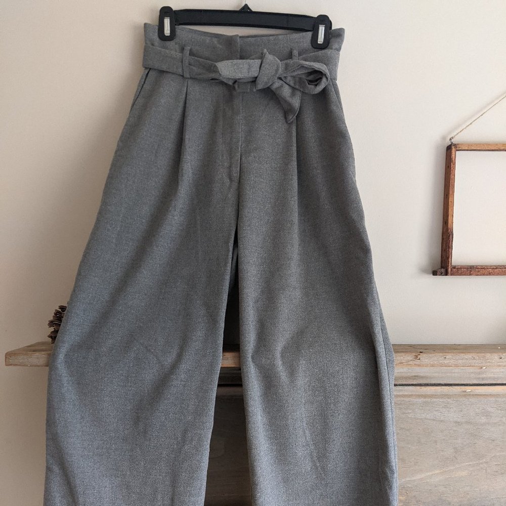 H&M High-Waisted Cropped Dress Pant